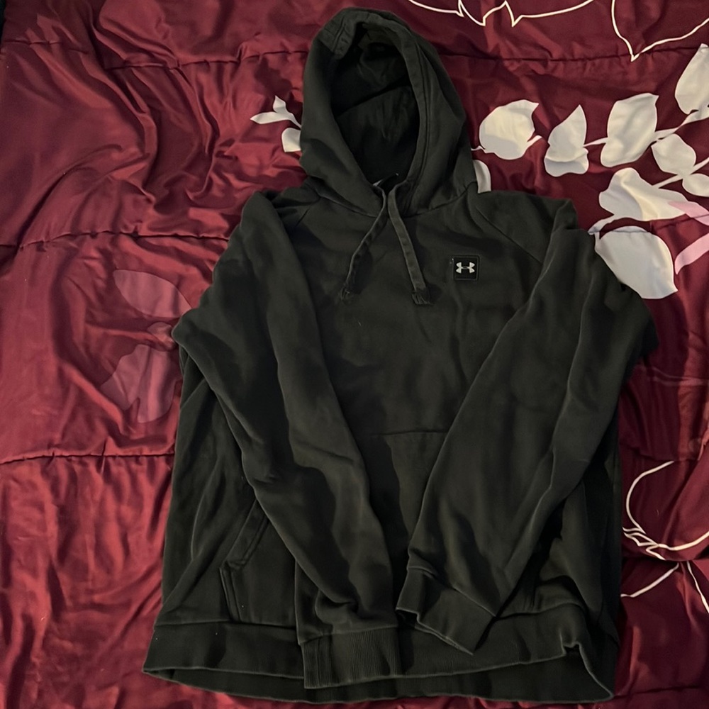 Under Armor size Large sweatshirt great price!